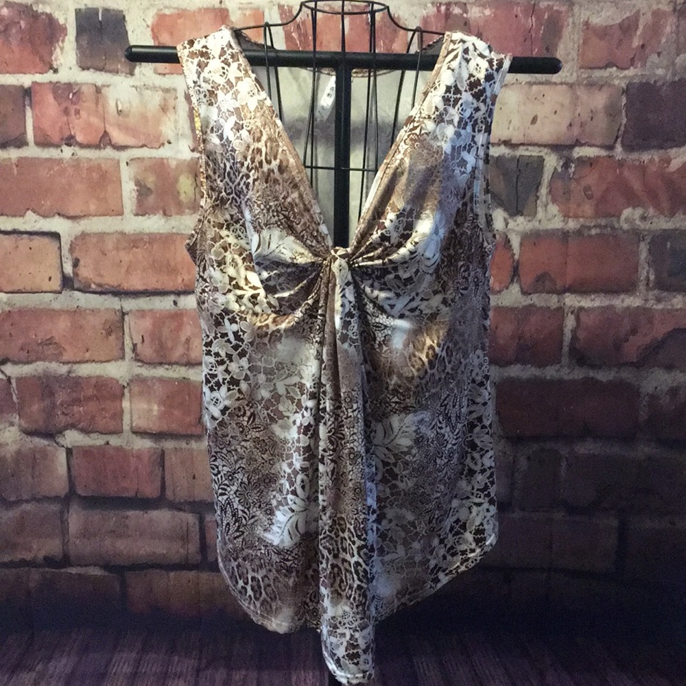 NWOT Stretchy sleeveless blouse XXL